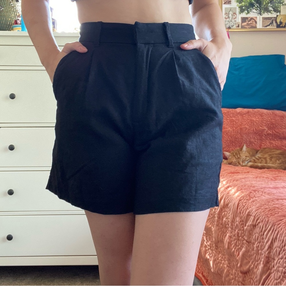 Taylor Linen High Waisted Black Shorts